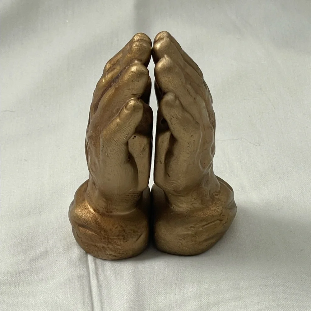 Gold Colored Praying Hands Salt&Pepper Shakers‎ Made in Taiwan